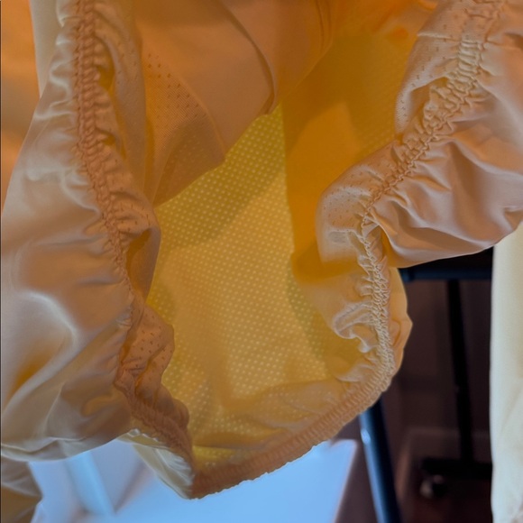 🍋💛🍋 🧊 ALO YOGA Tiebreaker Jacket-Lemon Ice medium excellent condition - Picture 13 of 15